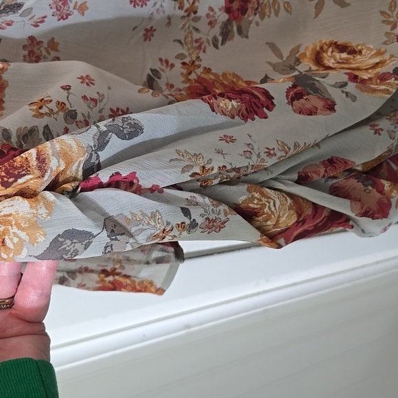 MAURICES WOMENS 2X LINED FLORAL FLIRTY RUCHED  GRAY CRANBERRY FEMININE DRESS - Picture 4 of 8